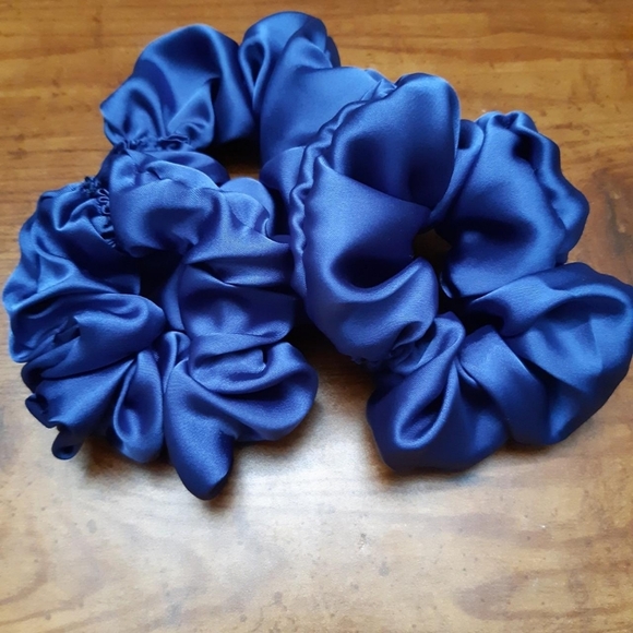 3 for 20** Cobalt silk scrunchies - Picture 4 of 6